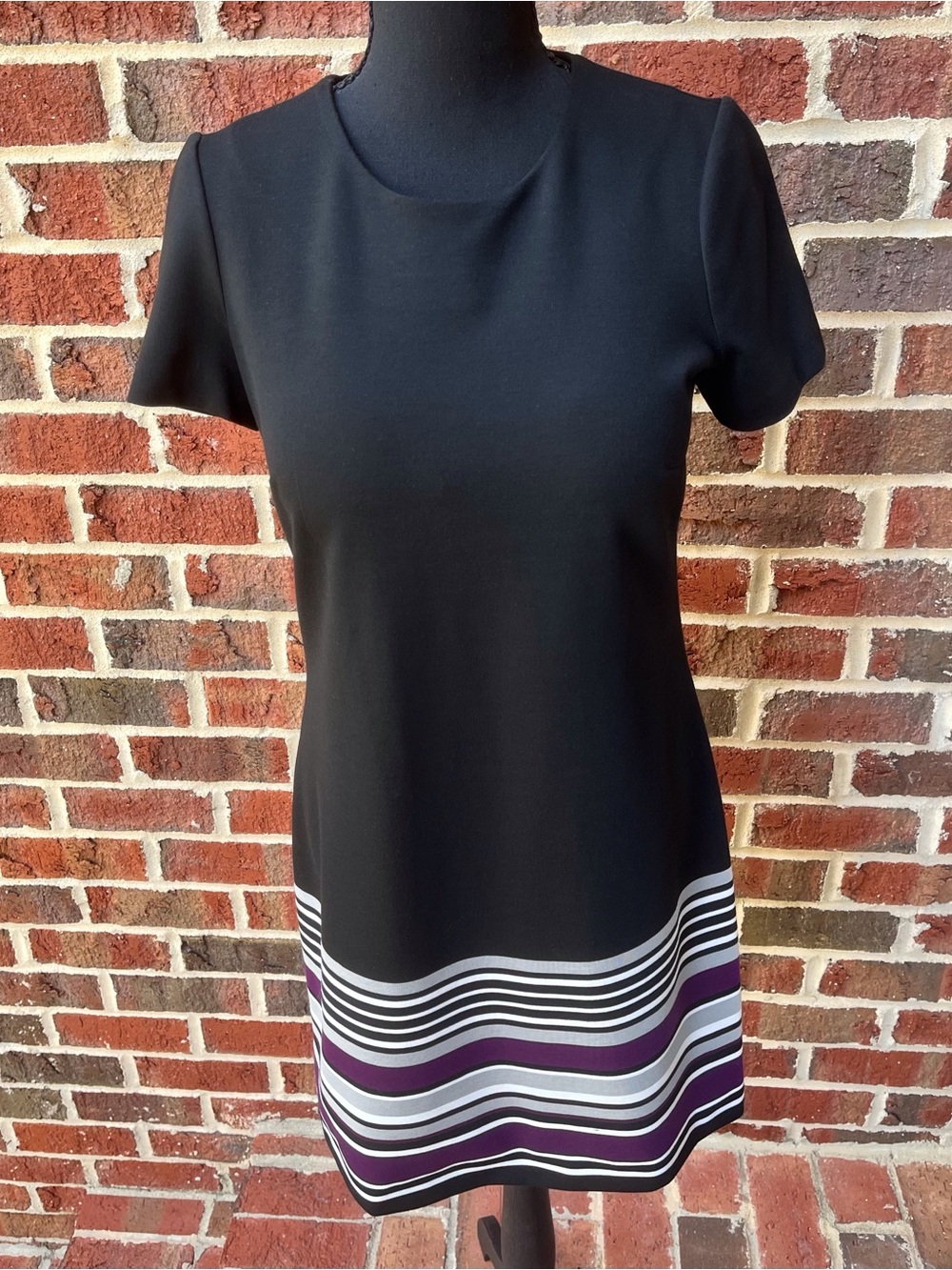 Calvin Klein Size 6 Short Sleeve Zip back Sheath Dress Black w Bold Stripes Hem